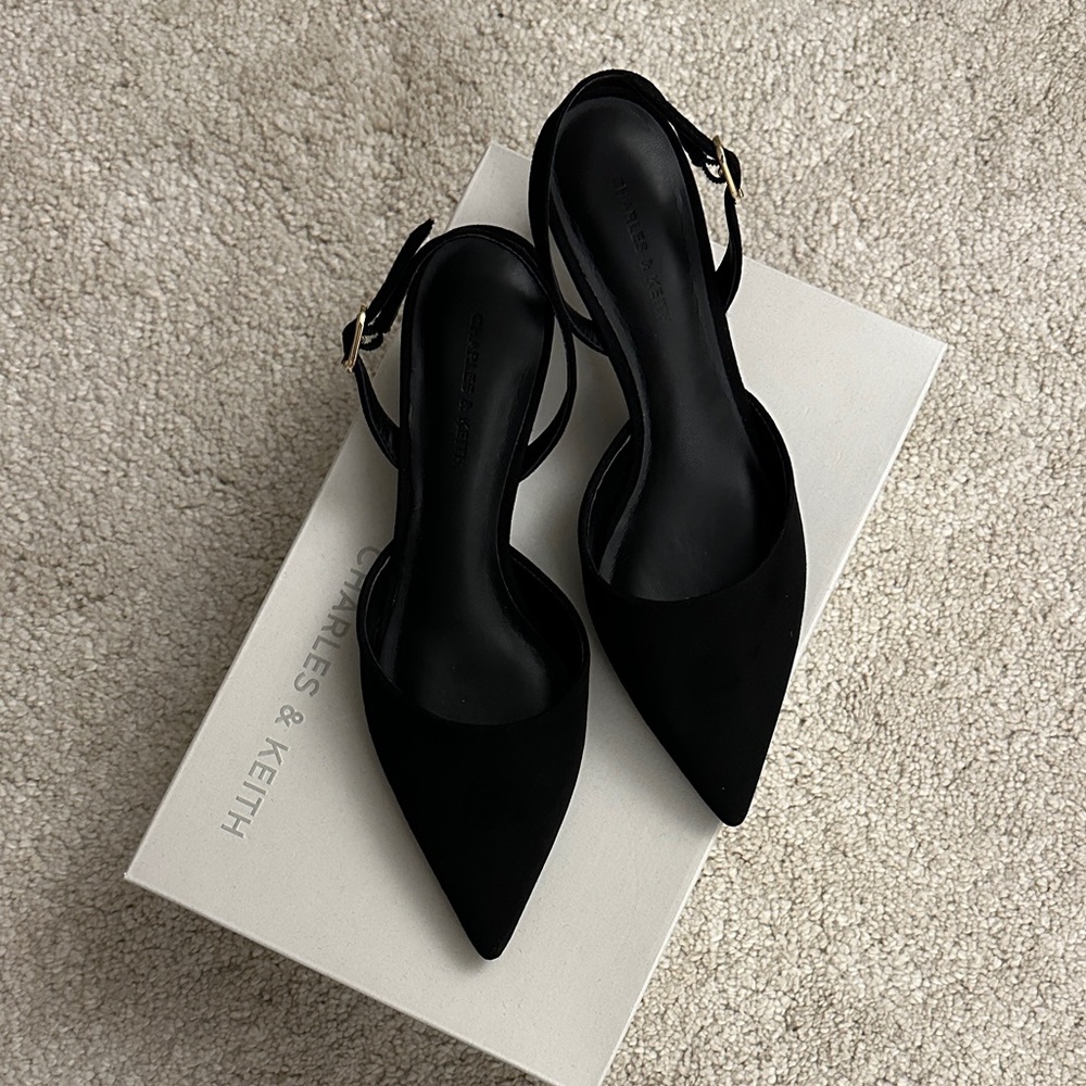 Charles & Keith Black Pointed Heels - Picture 2 of 4